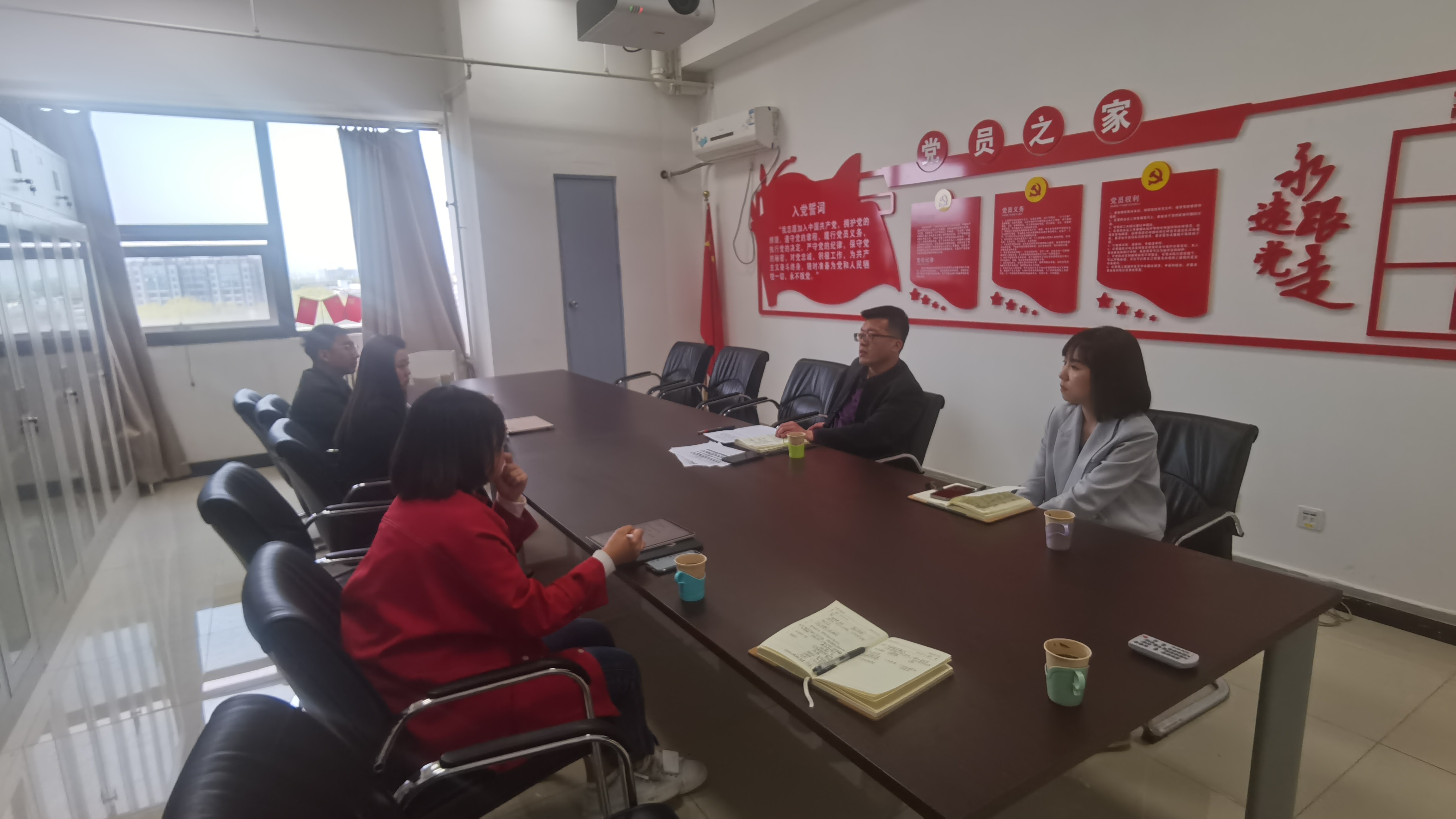 7274cfc2eb2744cb9de260329058cb96.jpg 友里
召开学工团队座谈会2.jpg